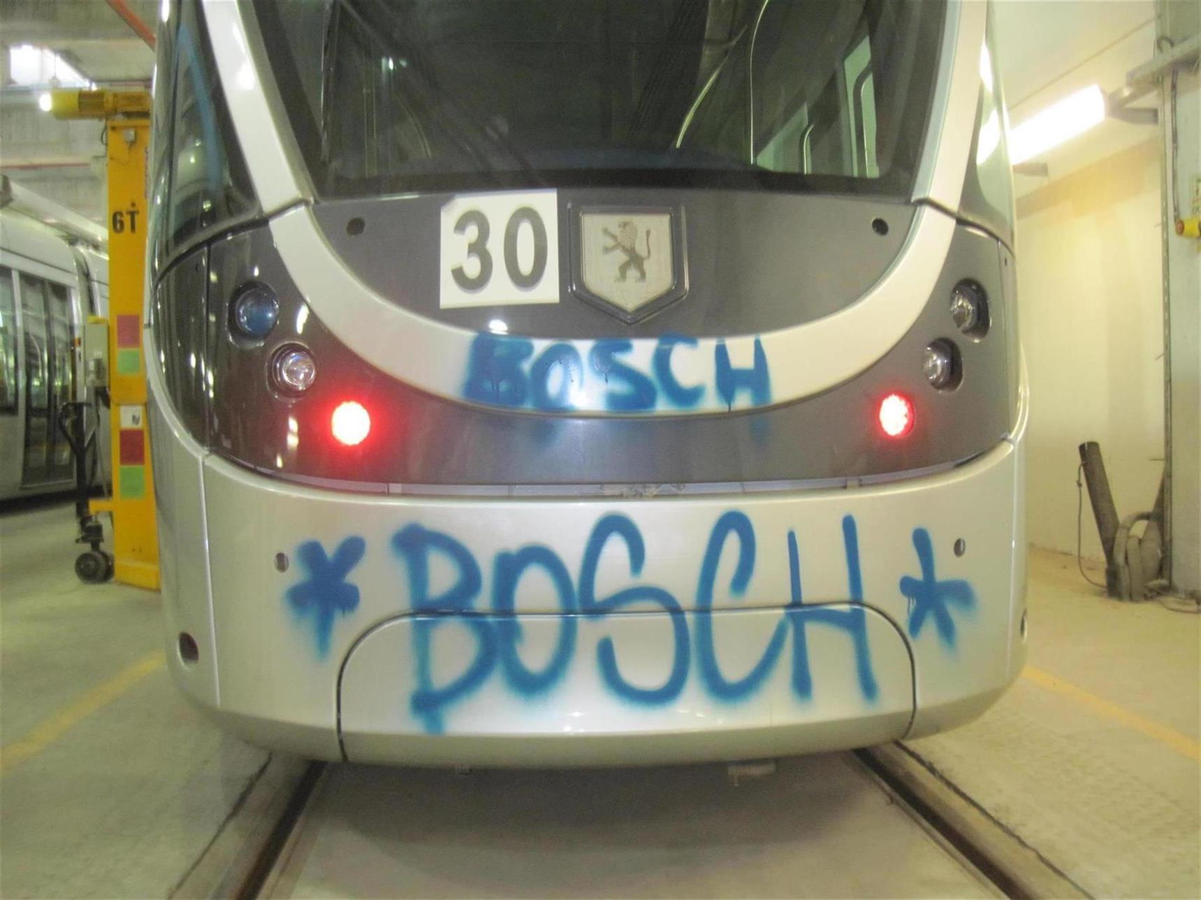 AGS 560, מסיר גרפיטי מפרספקס
