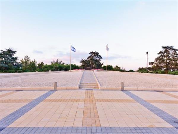 חידוש והגנה על הר הרצל בעזרת ניקוי והגנה מפני חדירת מים